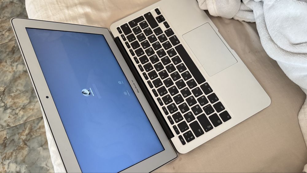 MacBook Air (11-inch, Mid 2011) Рік випуску: 2011 - в идеале
