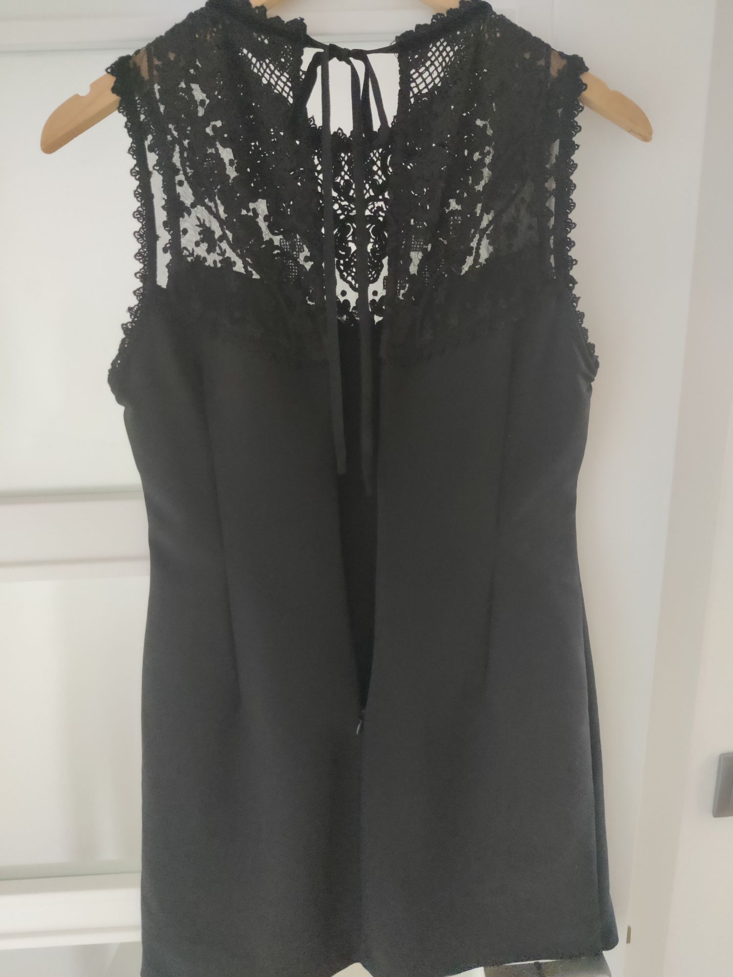 Vestido elegante com renda Zara