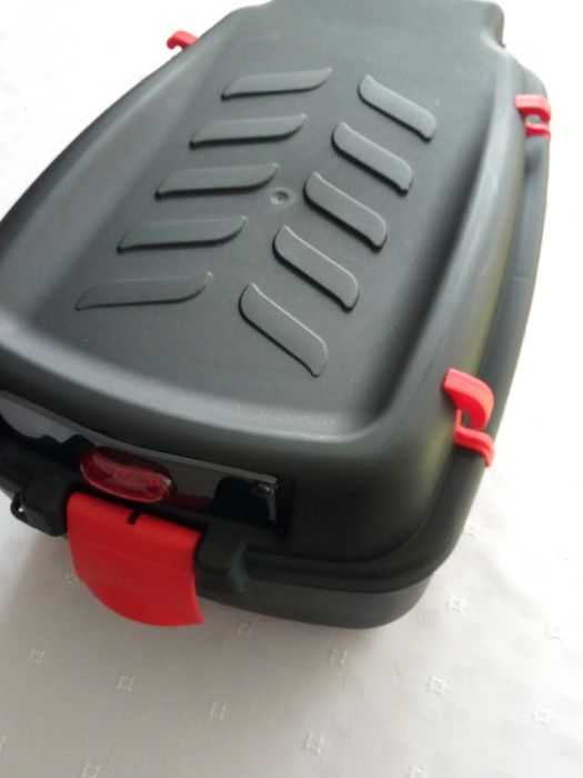 Kufer rowerowy ,sakwa z lampką i alarmem