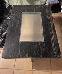 Mesa de madeira artesanal com vidro