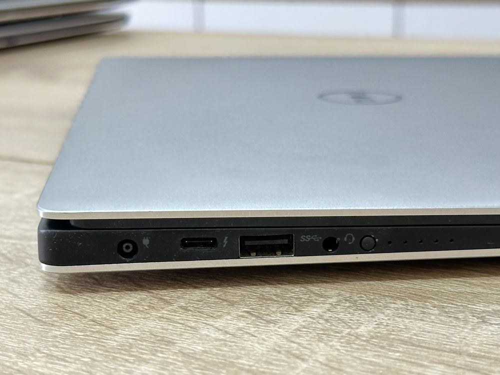 Dell XPS 13 9360 8RAM 256SSD i5-8250 13.3"FullHD IPS Touch