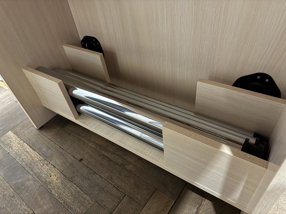 Стіл-книжка з металевими ніжками