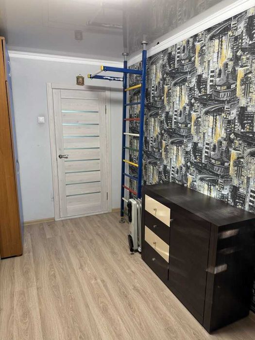 Продам 3х комнатную квартиру.  Шевченковский район. Метро 23 Августа.