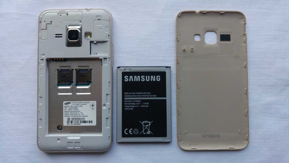Samsung Galaxy J1 (2016) 1/8 На дві SIM + microSDXC Гарний стан.