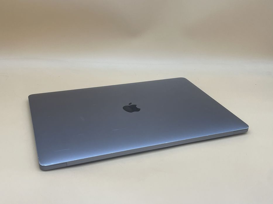 Macbook pro 2018 15.4 512 gb i9 16gb оперативки