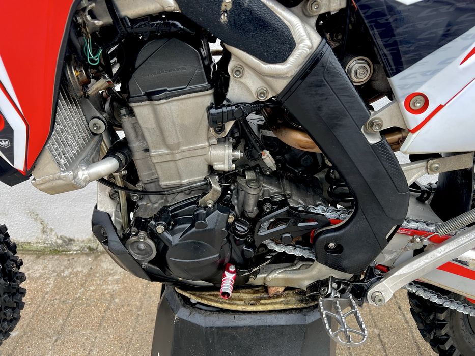 Honda CR F 450 - Red Moto