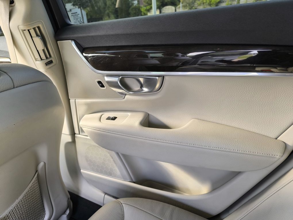 Volvo S90 T5 momentum