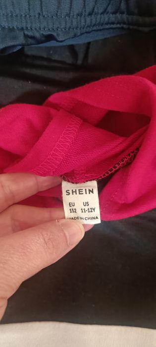 Conjunto de várias peças de roupa de menino