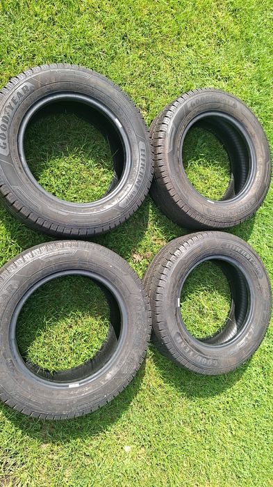 Goodyear cargo grip 215/65/16c
