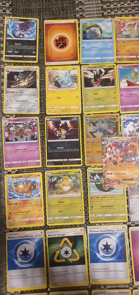 sprzedam karty pokemon kolekcjonerskie 50 sztuk