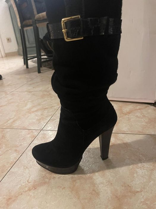 Vende se botas completamente novas, usadas uma vez, sem marcas de uso