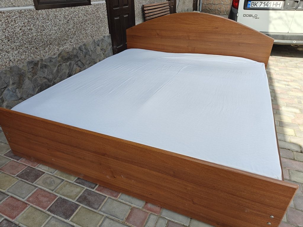 Ліжко двоспальне