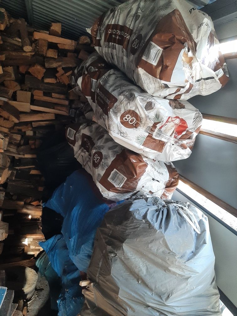 Drewno opałowe Pakowane w worki. Suche sosnowe na rozpałkę