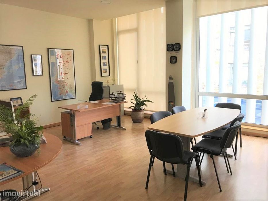 Escritório Equipado com Ar Condicionado - Tondela