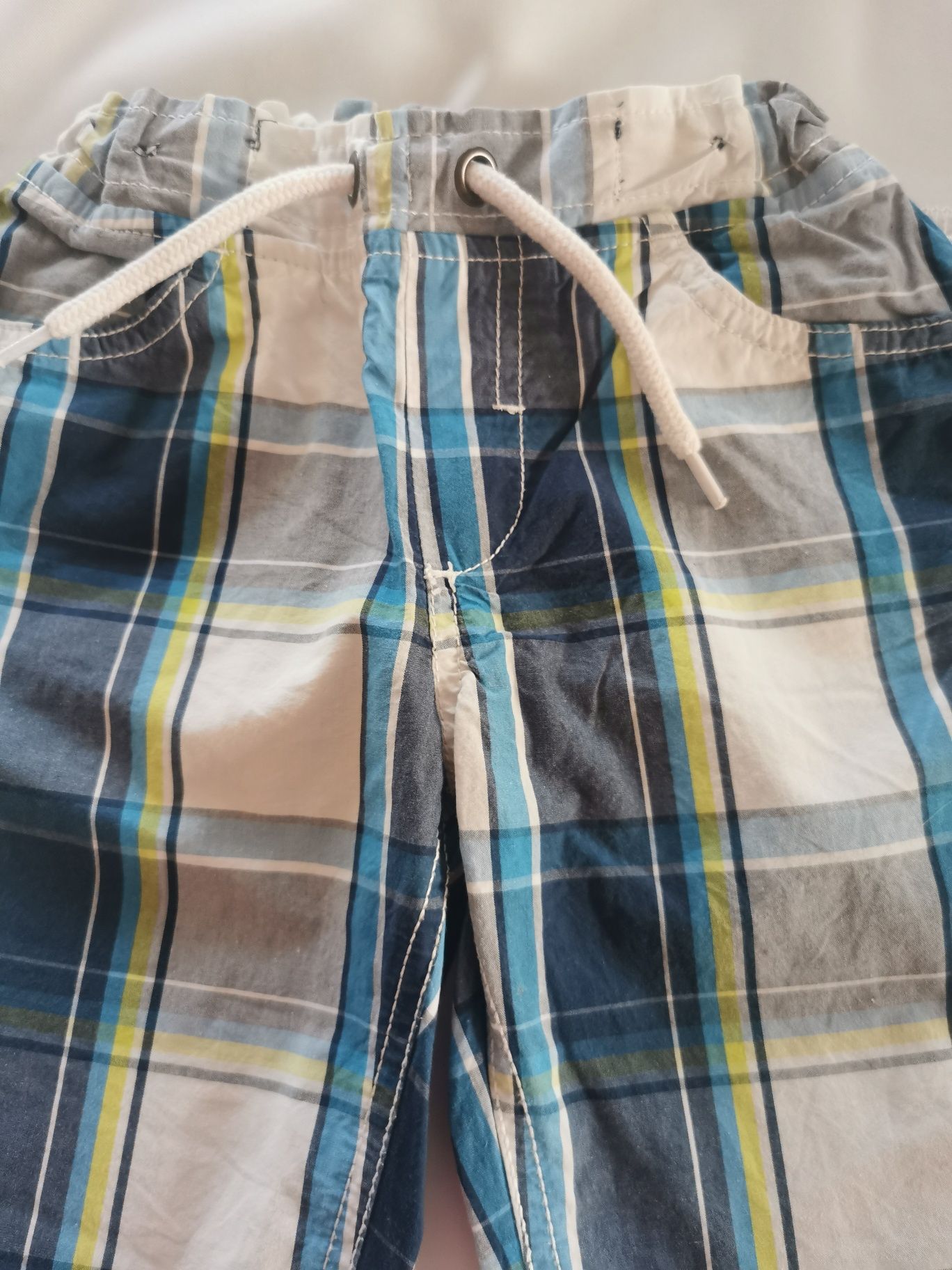 Krótkie eleganckie spodenki w rozm. 116
