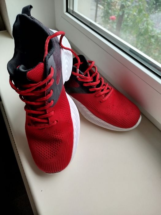 Кросівки демісезонні або літні р.38