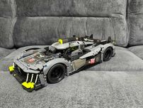 Lego Technic 42156 PEUGEOT 9X8 24H Le Mans Hybrid Hypercar 1775 деталі