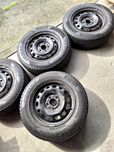 Opony zimowe z felgami 215/65 roz. 16 rozstaw śrub 5x114.3
