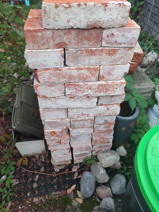 Stara cegła z rozbiórki