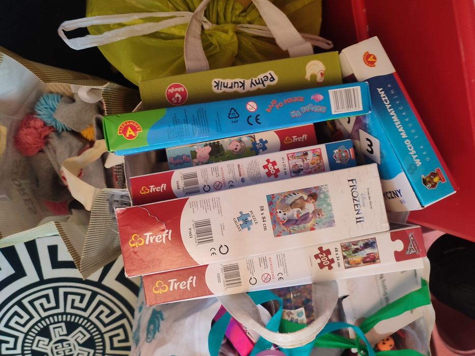 Buty zabawki i ubrania dzieciece