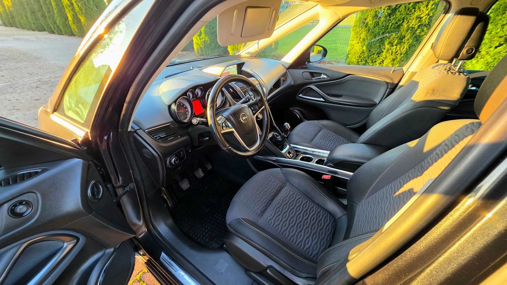Opel Zafira C  1,4 turbo  LPG  7-osobowy  Cosmo