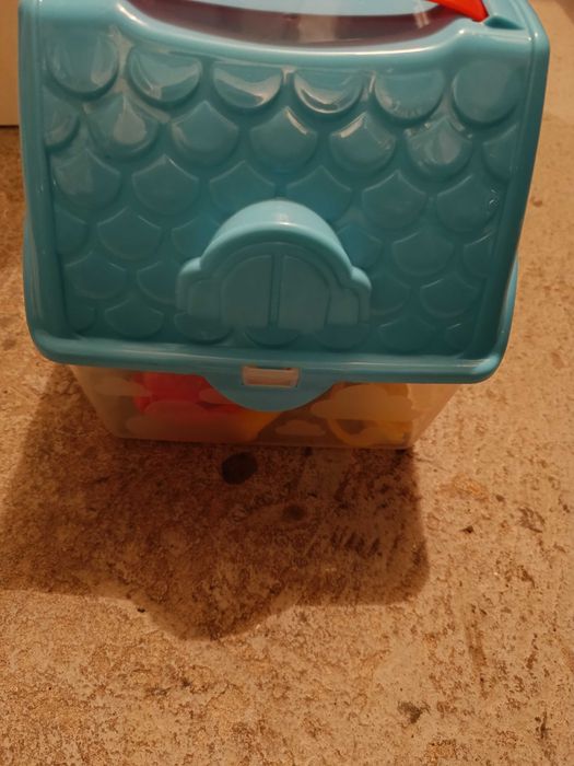 Domek z akcesoriami do ciastoliny