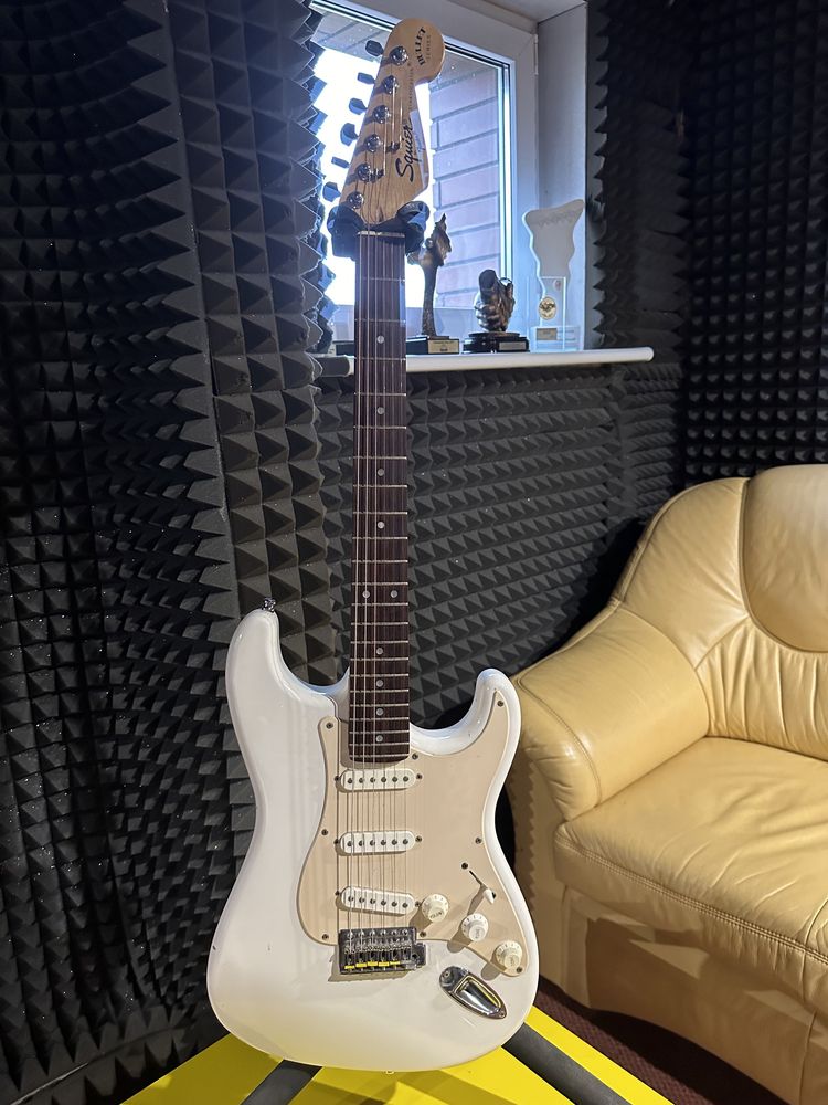 Squier by Fender Stratocaster