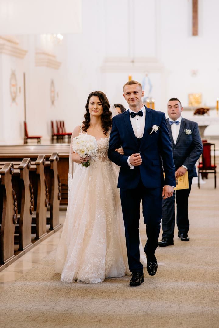 Suknia ślubna Afrodyta raquel księżniczka hiszpańska koronka 40