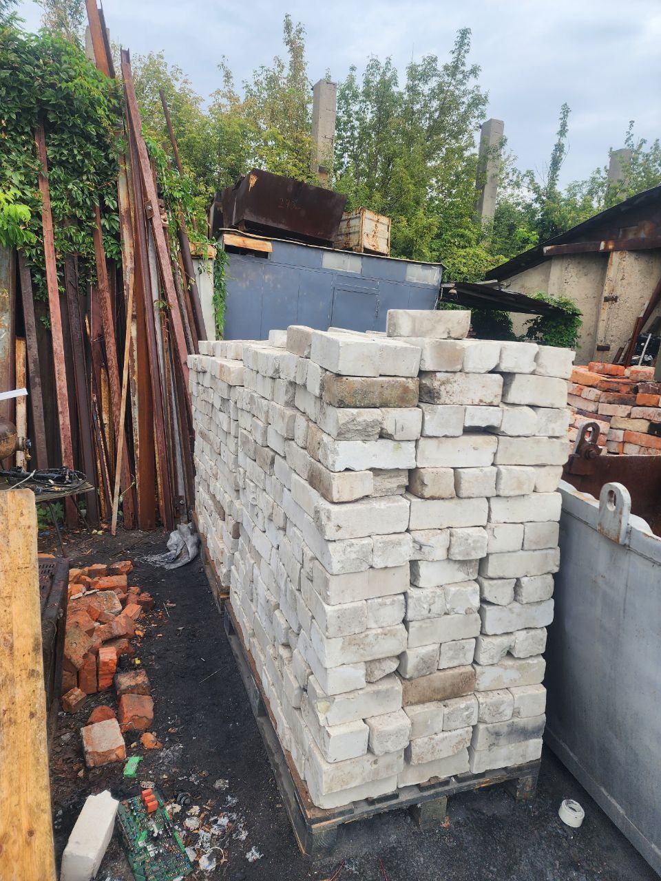 Продам белый и красный кирпичь бу