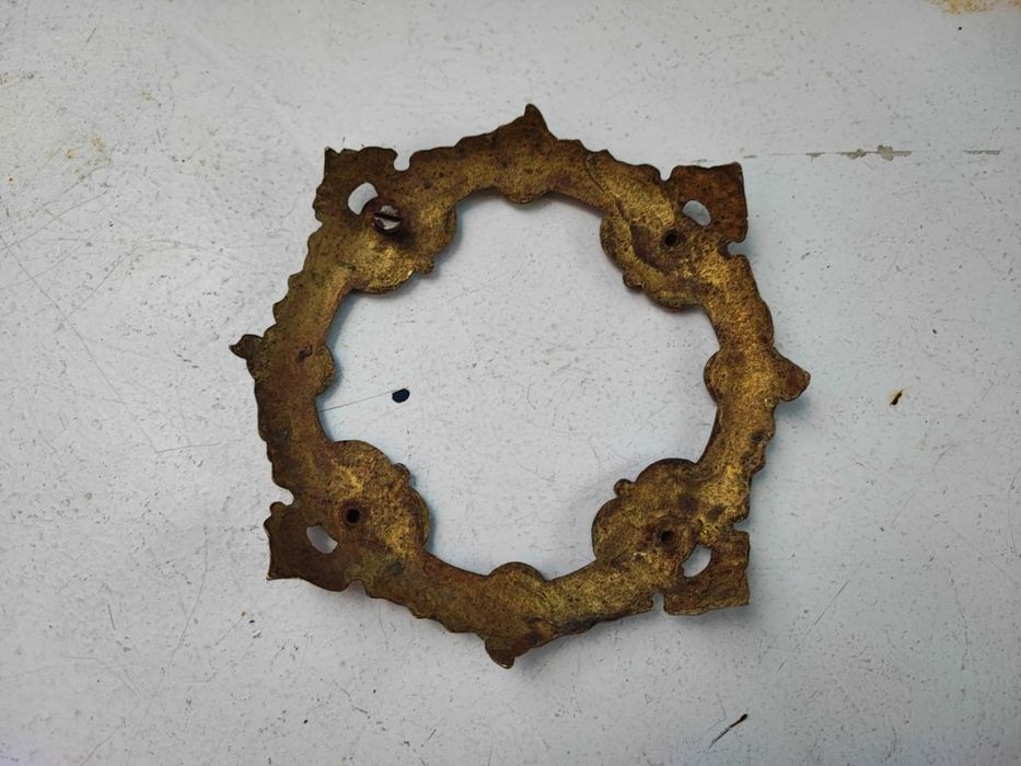 Secesyjna mosiężna podstawa pod lampka,naftowa itp.