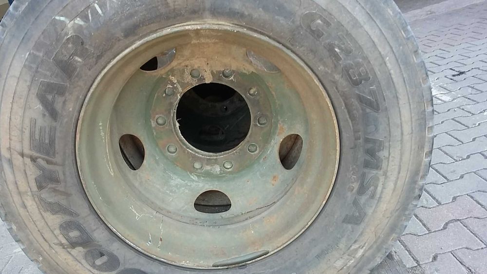 Koła 11R22,5   komplet opona z felgą