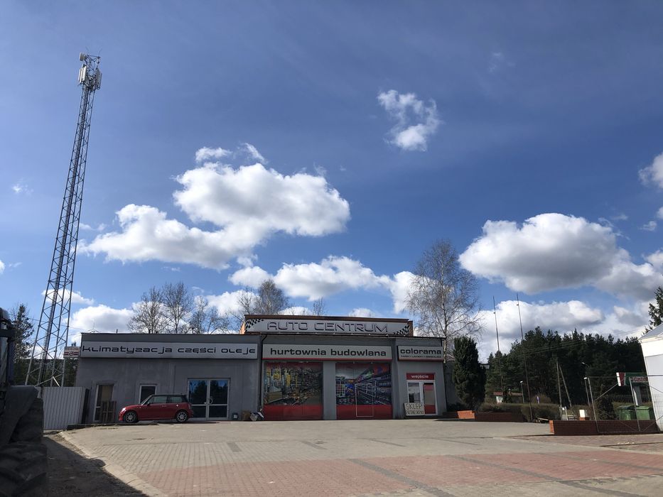 Obiekt handlowo–usługowo–magazynowy z dużym placem w Stąporkowie