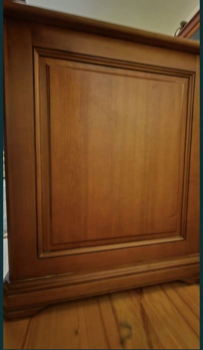 Secretaria maciça (cerejeira)