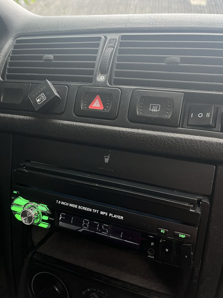 radio samochodowe 1 DIN, wysuwany ekran