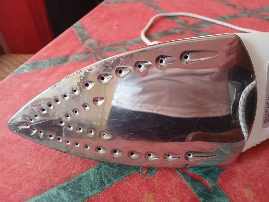 Ferro de engomar marca Moulinex