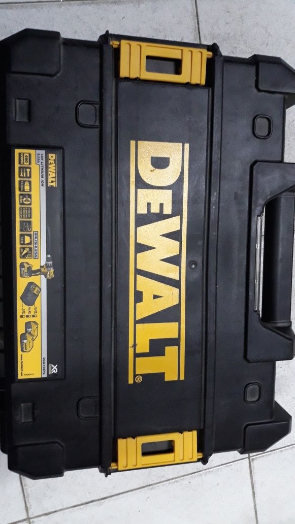 Aparafusadora Dewalt 18v profissional