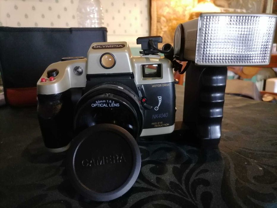 Máquina de fotografar analogica com flash vintage antiga, Olympia