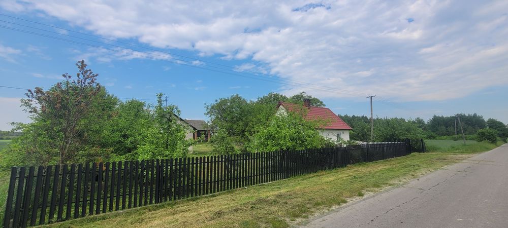 Sprzedam działke z budynkami gospodarczymi i polem