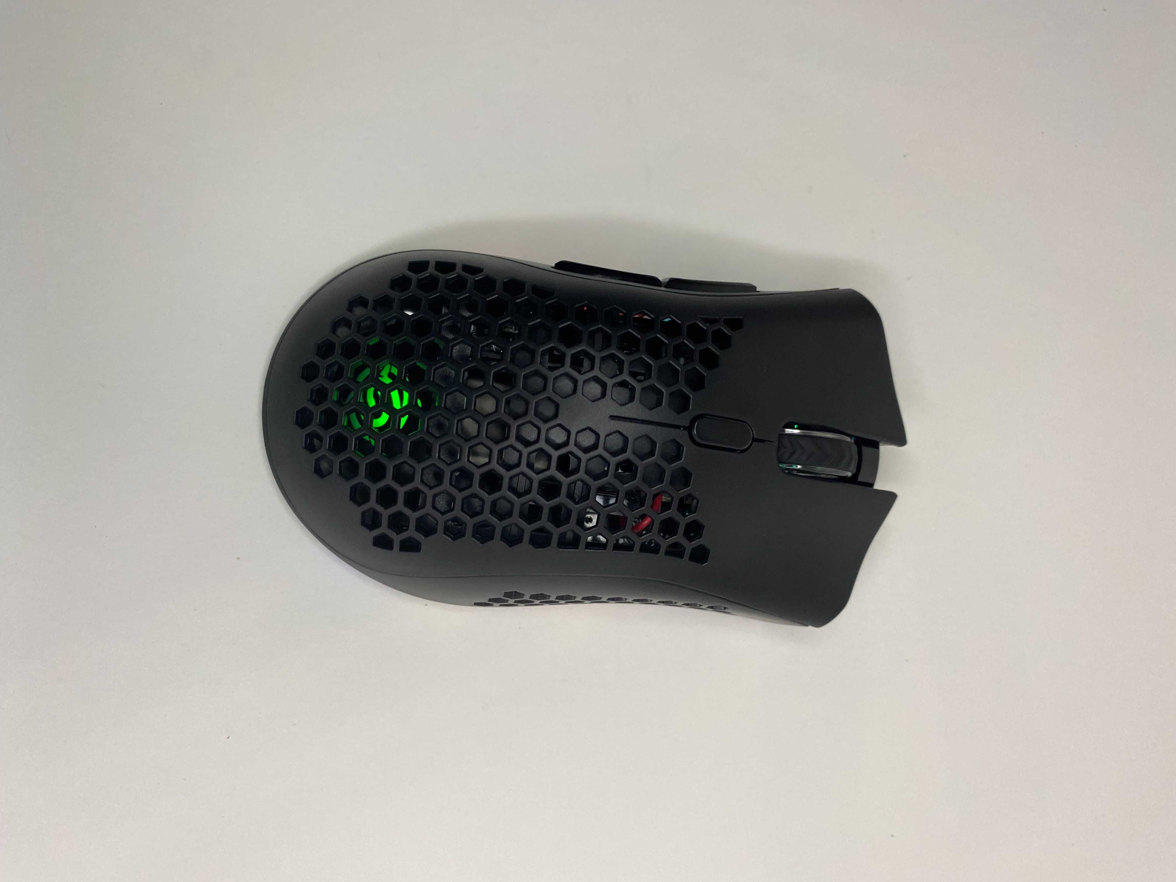 Mouse gamer ergonômico, super leve,com leds e acabamentos muito bons!