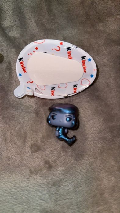 kinder joy figurka stranger things robin