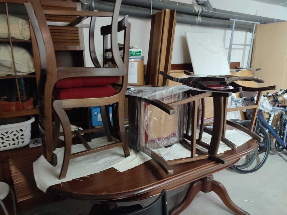 Mesa de sala e conjunto de 6 cadeiras