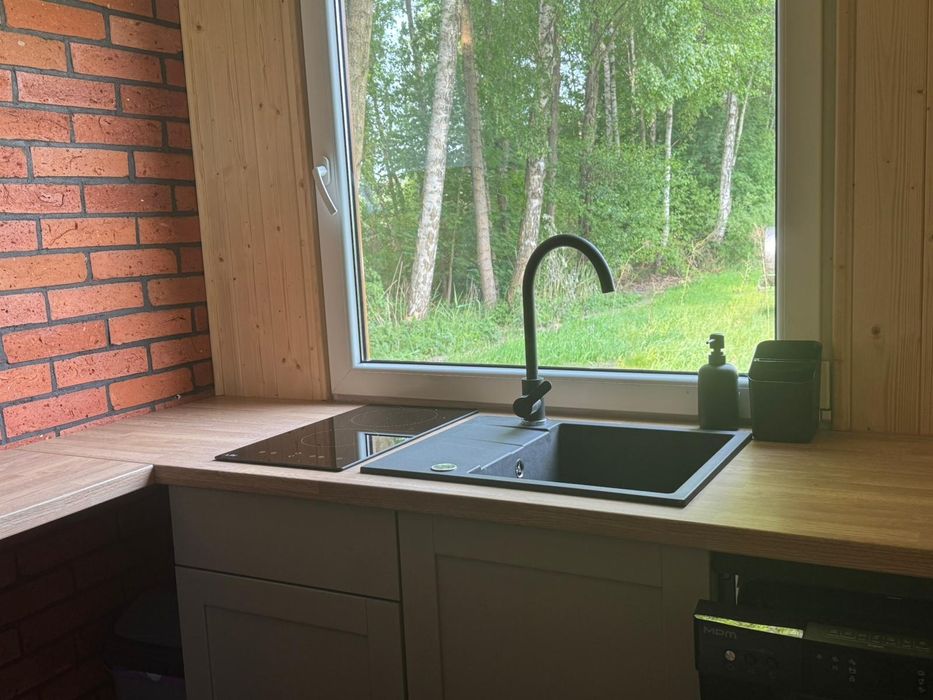 Wolny 18-21..09 Domek nad jeziorem Wielkie Leźno z pomostem i łódka, w