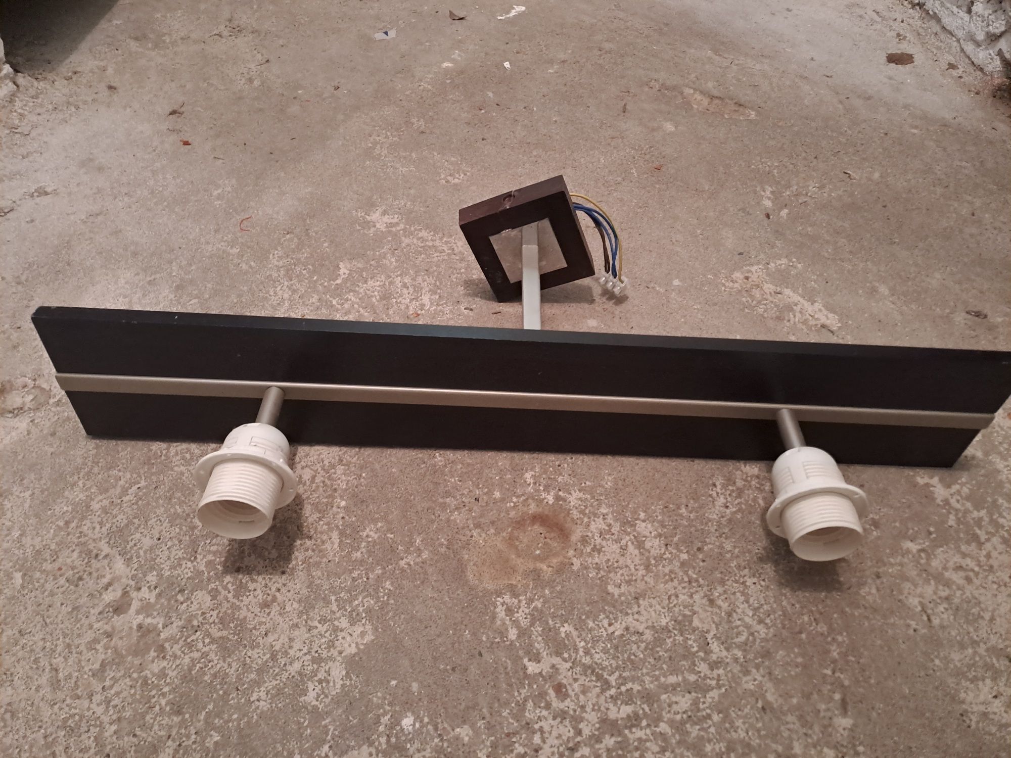 Lampy sufitowe dwupunktowe