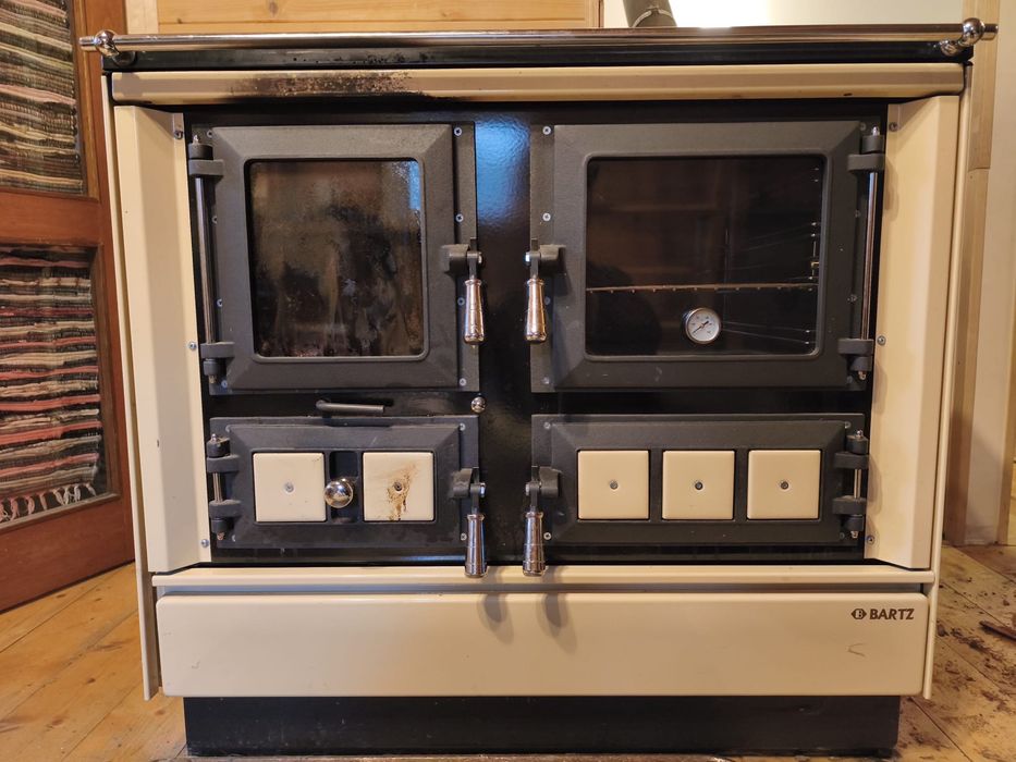 Piecokuchnia kuchnia piec koza na drewno Moravia KVS 9112 Kremowa