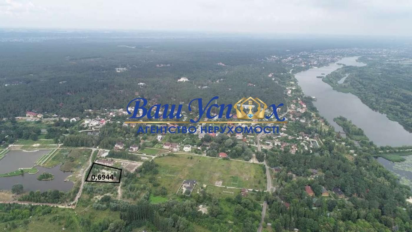 Продаж ділянки з село Плюті, район Конча-Заспа.Ділянка з озером