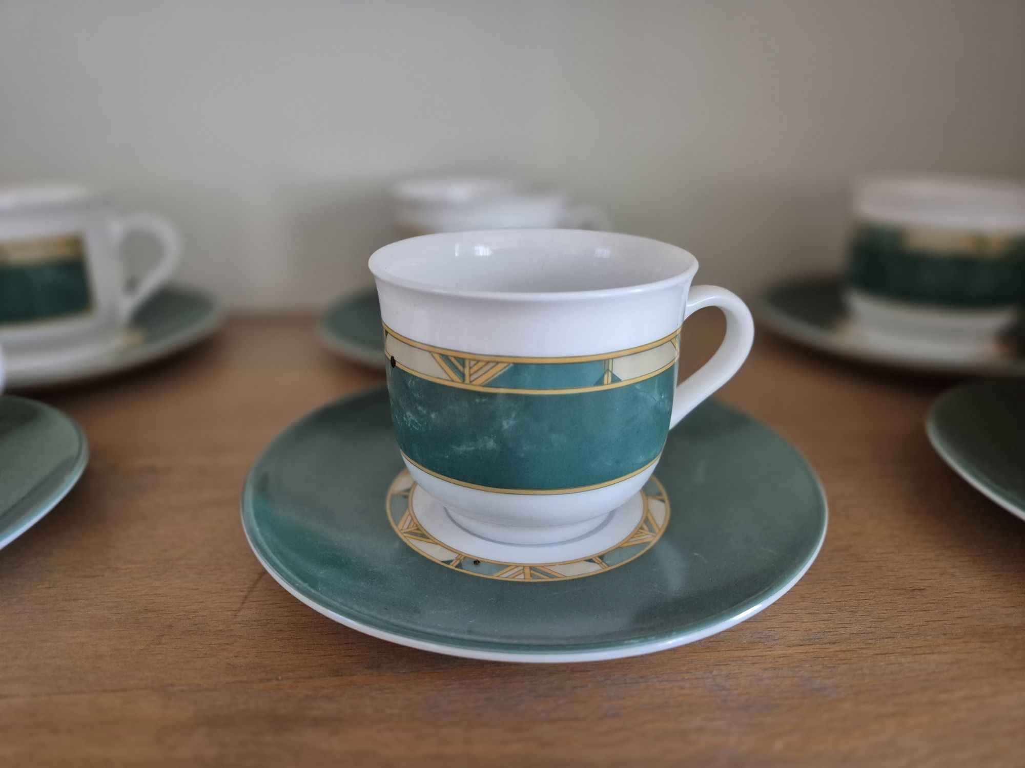 Zestaw filiżanki i talerzyki porcelanowe
