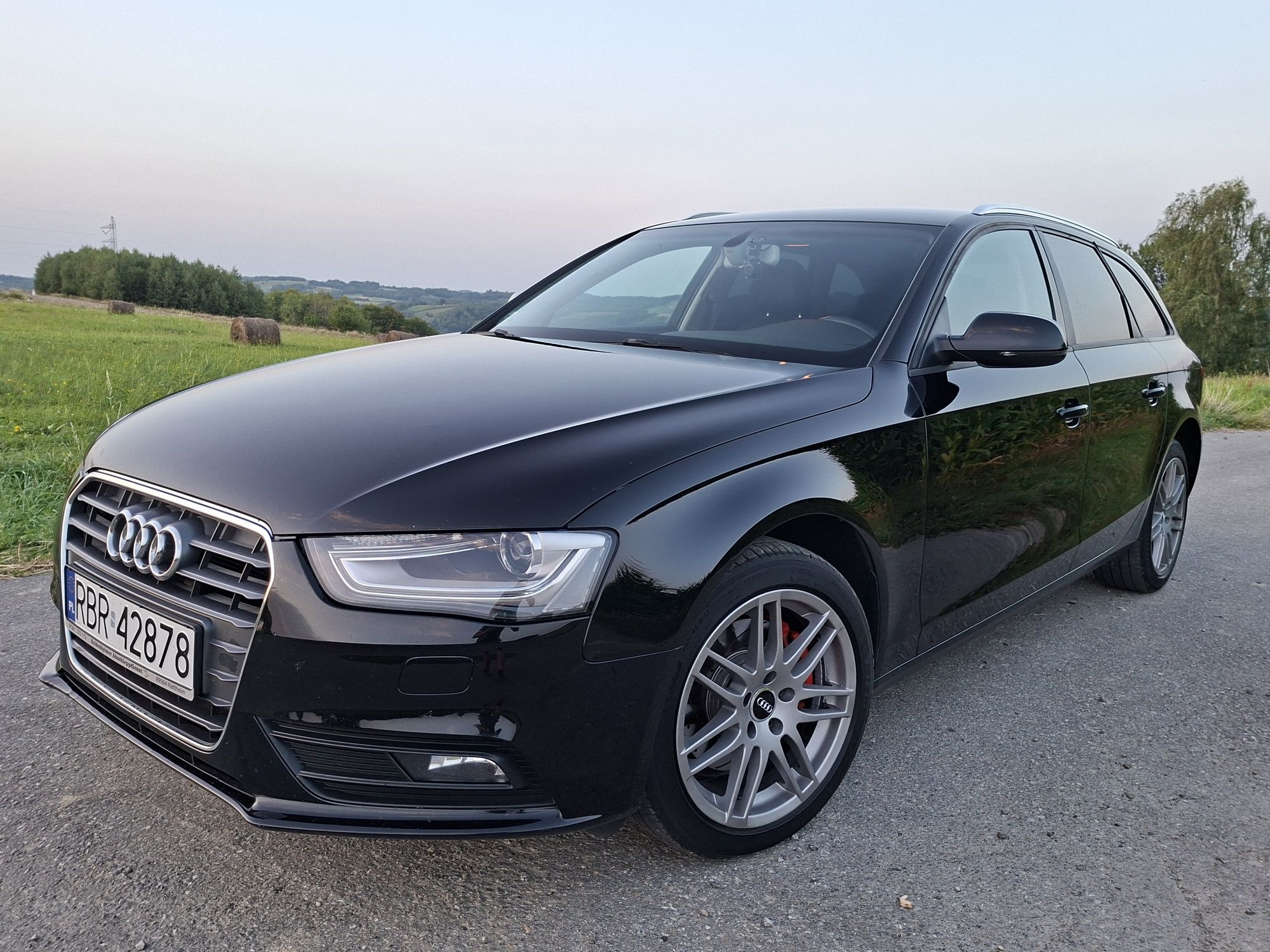 AUDI A4 B8 Lift 2.0Tdi 150km Doinwestowany Navi Hak Radar 2kpl. Kół