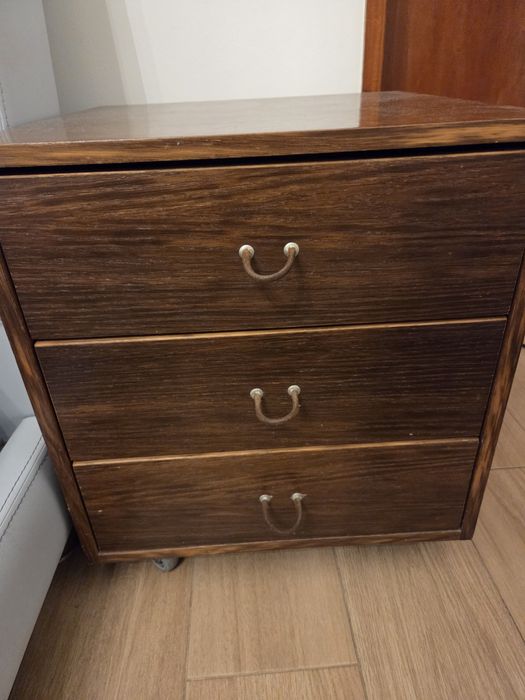 2 Mesas de cabeceira