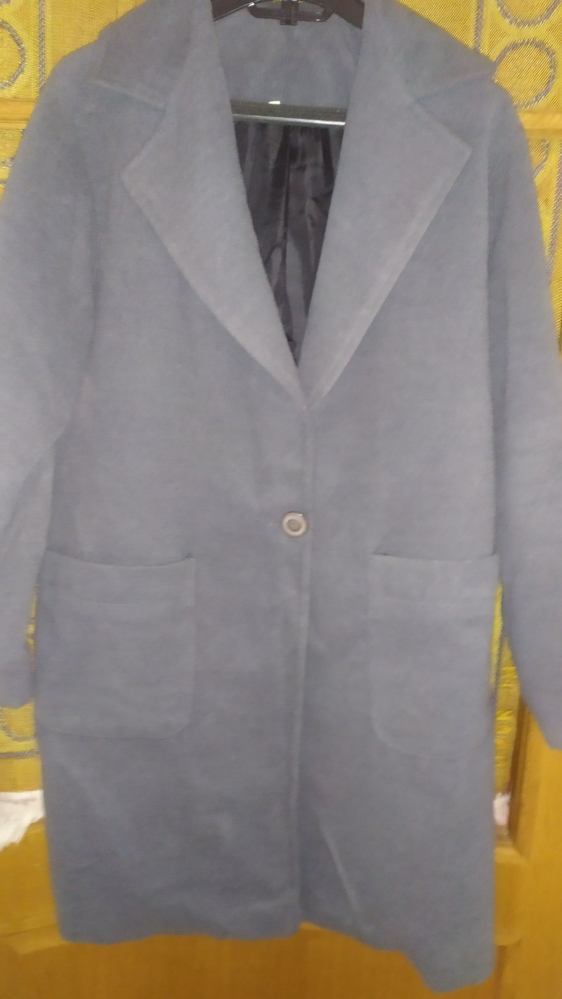 Продам Кашемірове жіноче демисезонне пальто сірого кольору.
