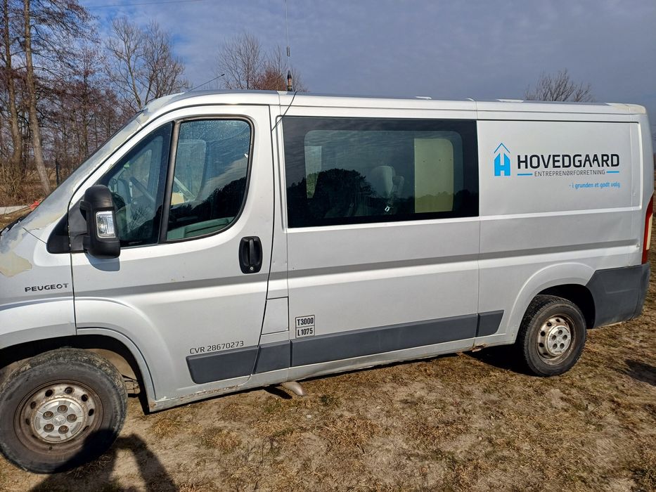 Peugeot Boxer brygadówka 6 osób